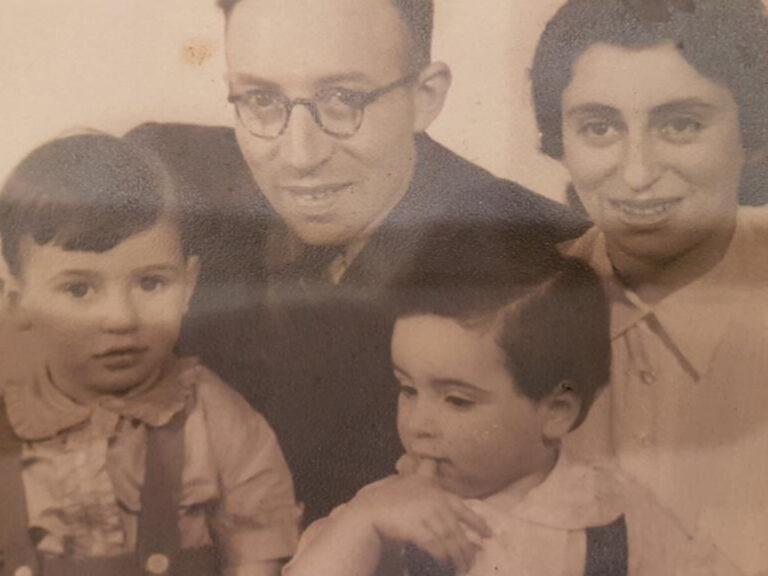 Leo Blumenthal mit Ehefrau Betsy und den Söhnen Marcel und Harry