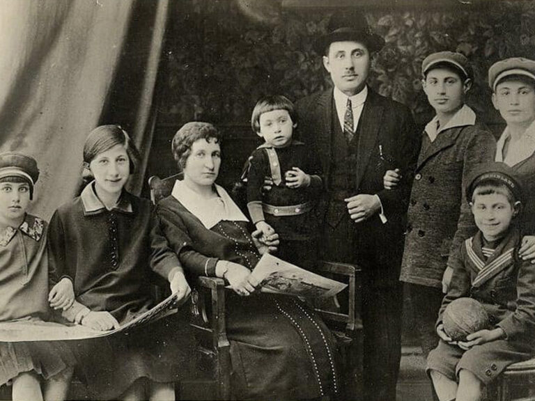 Wolf Leib Herbstmann, seine Ehefrau und Kinder | Wolf Leib Herbstmann, his wife and children